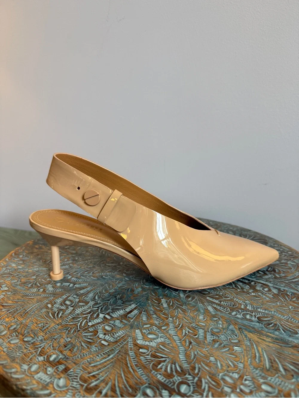 Like New! Mercedes Castillo Kinslee Nude Patent Leather Slingback Pump Size 9